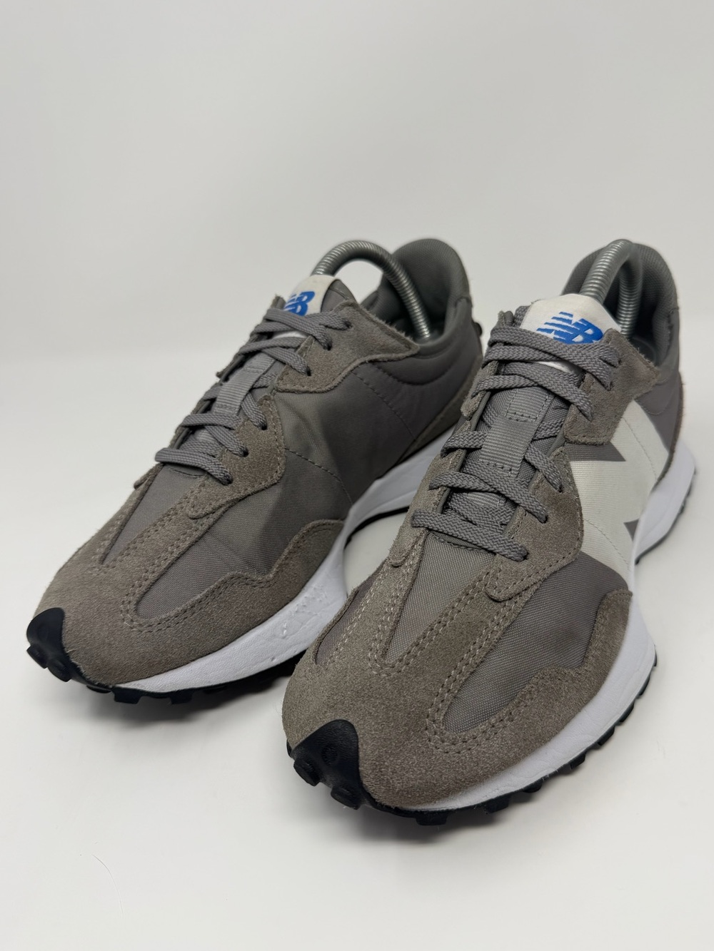 Women’s New Balance 327 Gray Suede sneakers Sz. 8.5